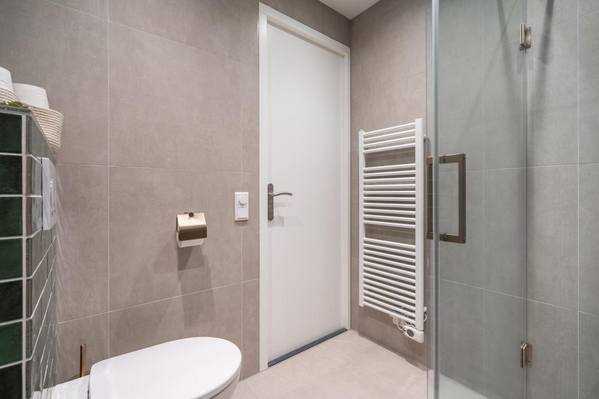 Luxury Fully Equipped Studio - Centrally Located Apartment Хуизен Екстериор снимка