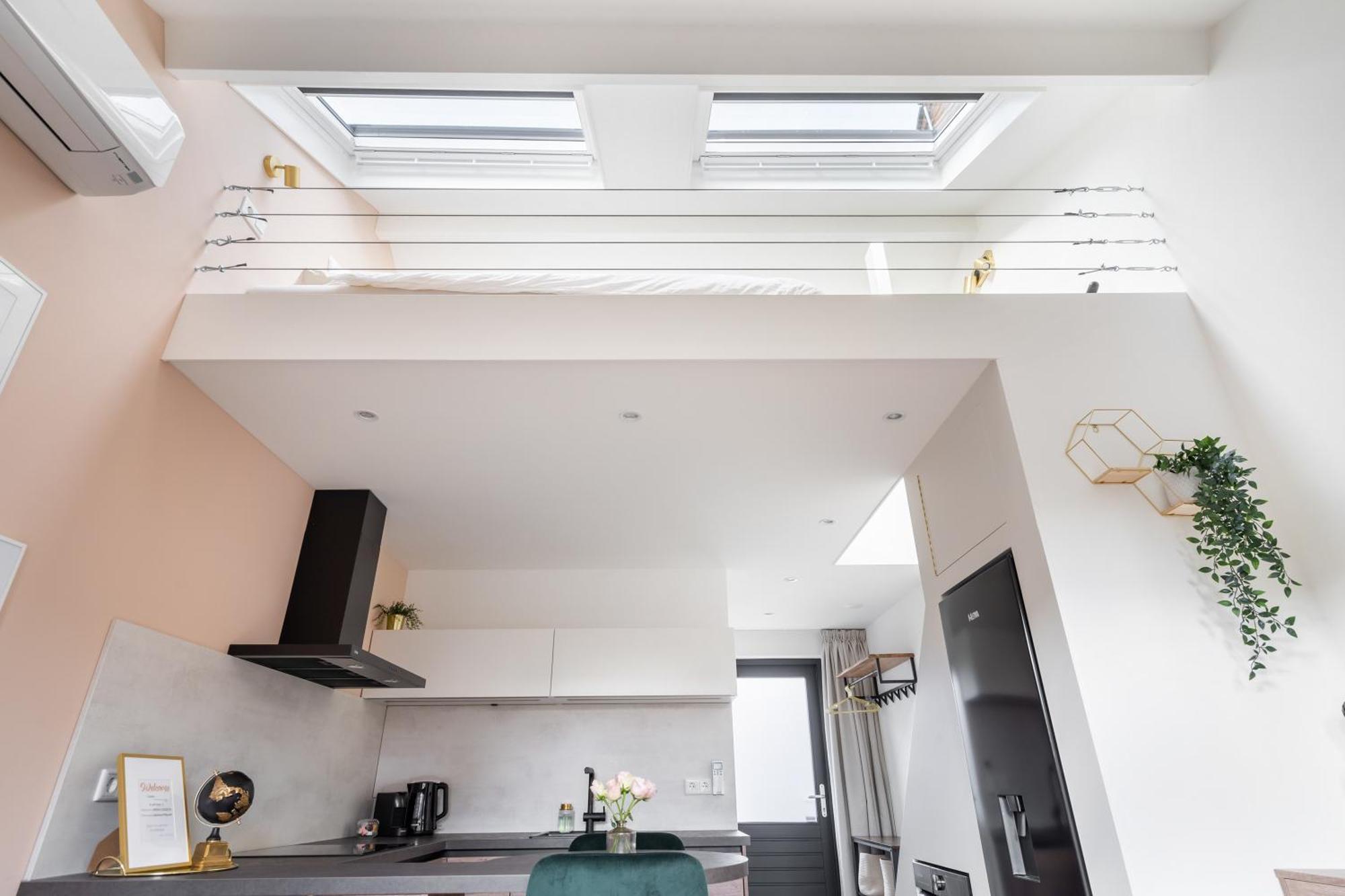 Luxury Fully Equipped Studio - Centrally Located Apartment Хуизен Екстериор снимка