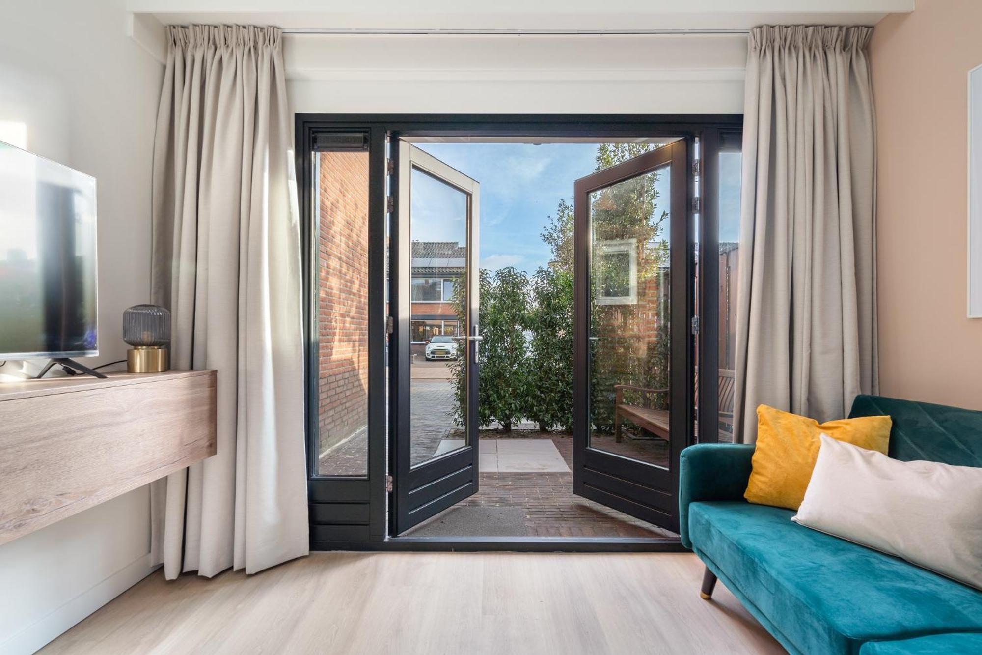 Luxury Fully Equipped Studio - Centrally Located Apartment Хуизен Екстериор снимка
