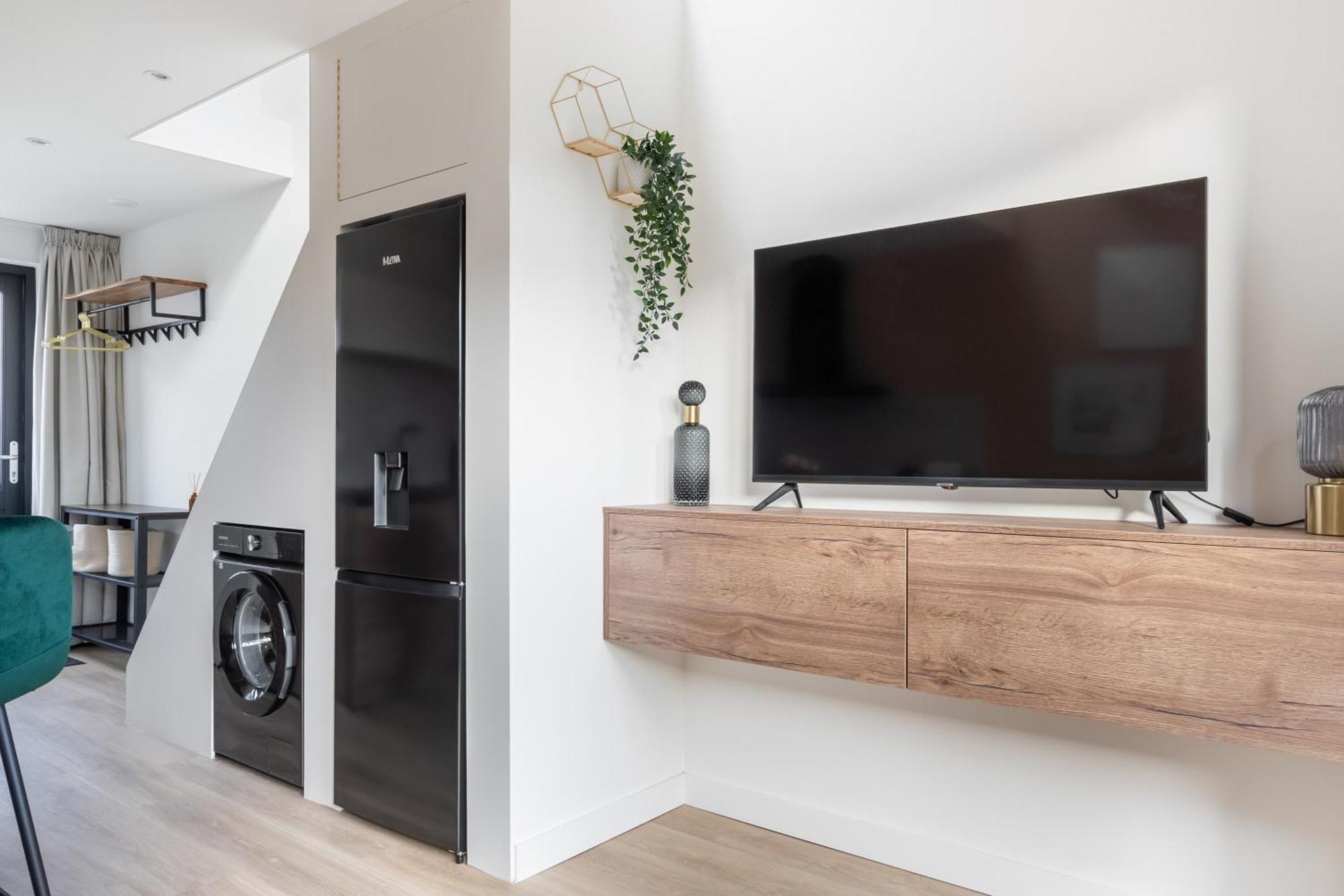 Luxury Fully Equipped Studio - Centrally Located Apartment Хуизен Екстериор снимка