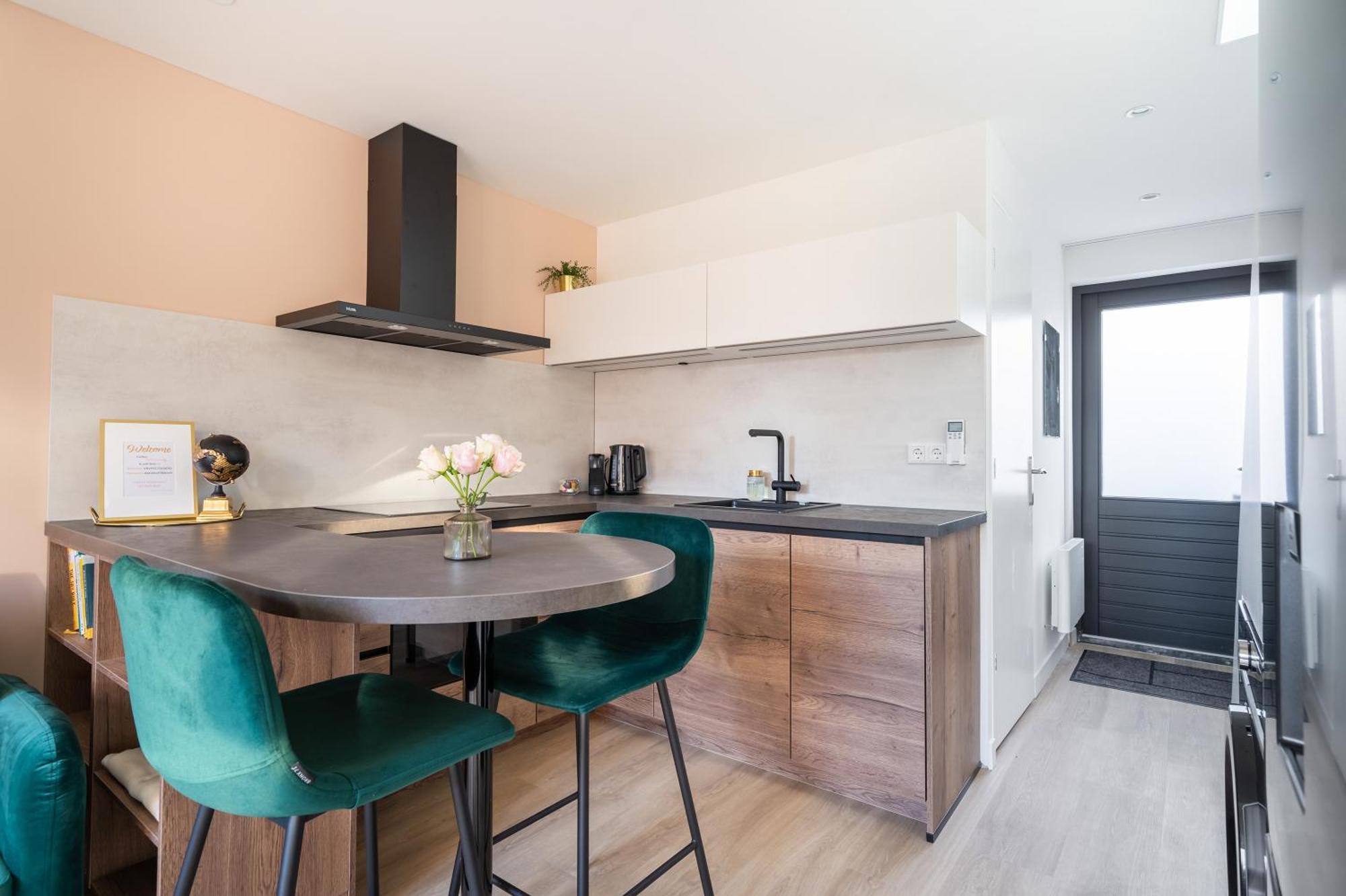 Luxury Fully Equipped Studio - Centrally Located Apartment Хуизен Екстериор снимка